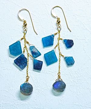 ピアス